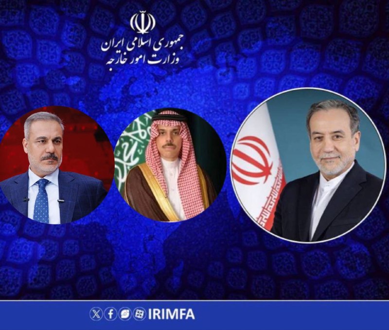 Флаг Ирана на фоне здания МИД
