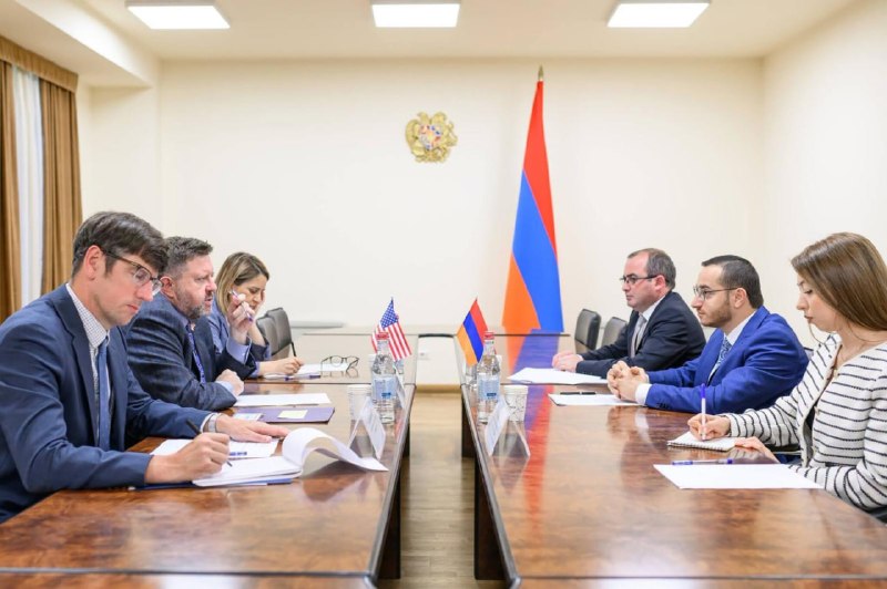 Встреча министра высокотехнологической промышленности Армении Мхитара Айрапетяна с временным поверенным в делах США Дэвидом